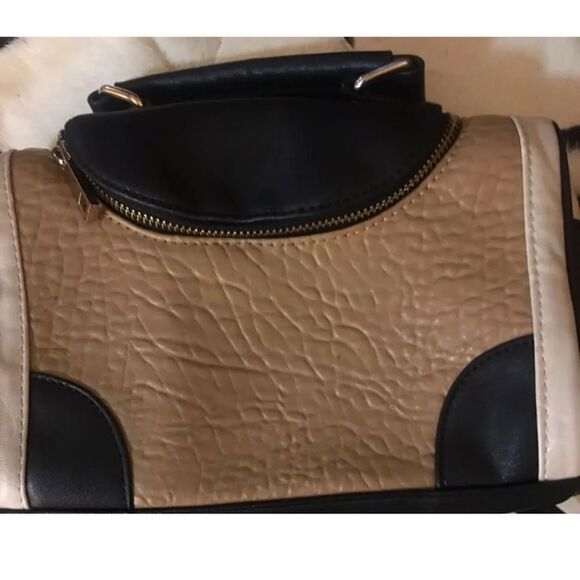 Bijou Brigitte Crossbody & Single Handle Handbag. - Picture 1 of 12